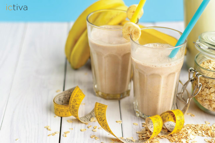 Batido de proteínas con plátano y mantequilla de almendra para antes de entrenar